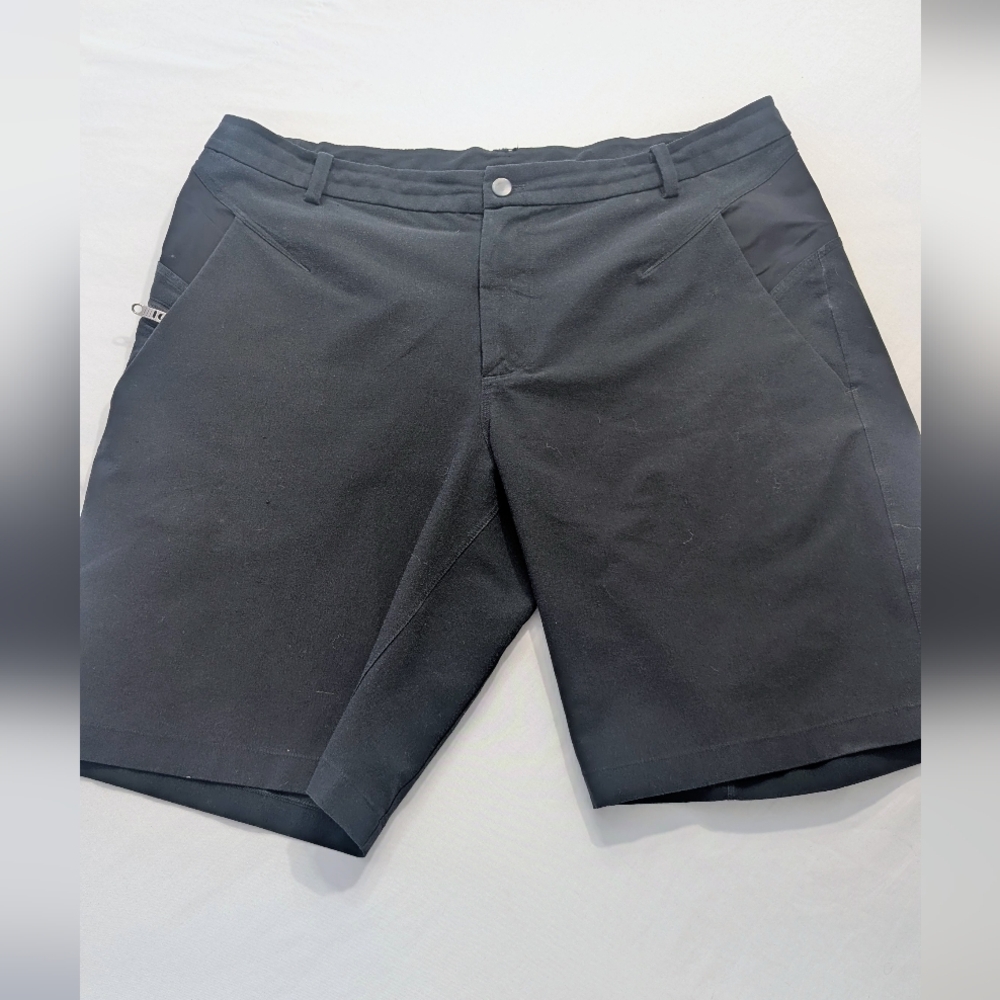 lululemon athletica Men's Black Flat Front Shorts